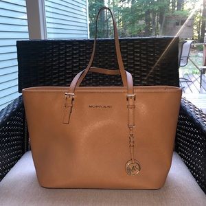 Michael Kors Jet Set Tote Bag